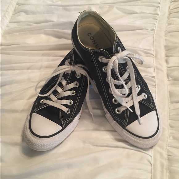 Black Classic Lowtop Converse Shoes size Men’s 5